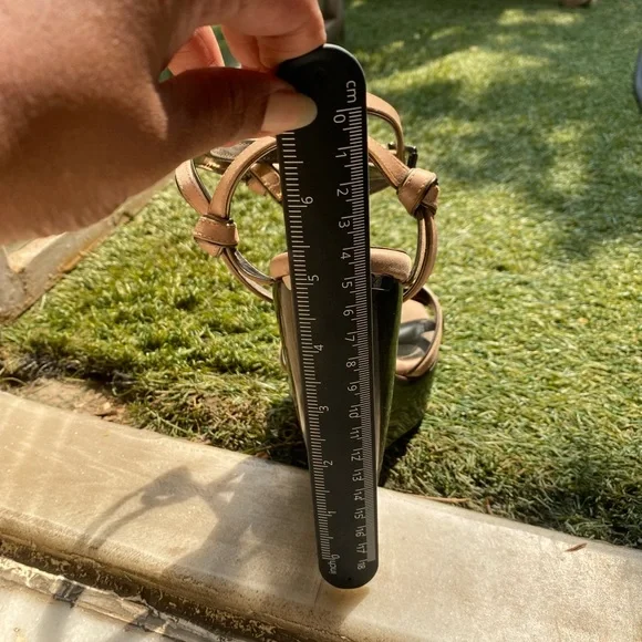 Burberry Wedge Heels with Knot Detail Straps in Powder Pink - Picture 10 of 17